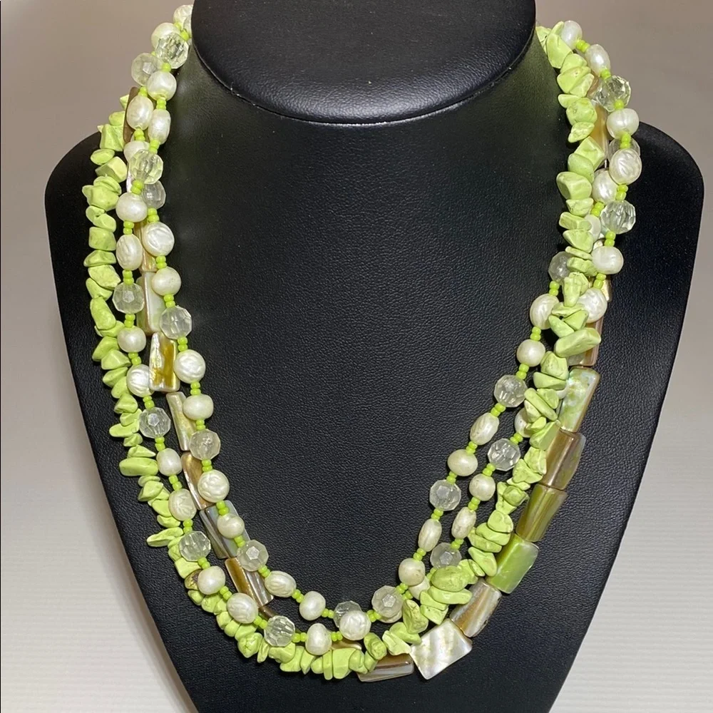 VNTG Unbranded Green and White Multi-Strand Necklace with Dimensional Beads - Picture 4 of 5